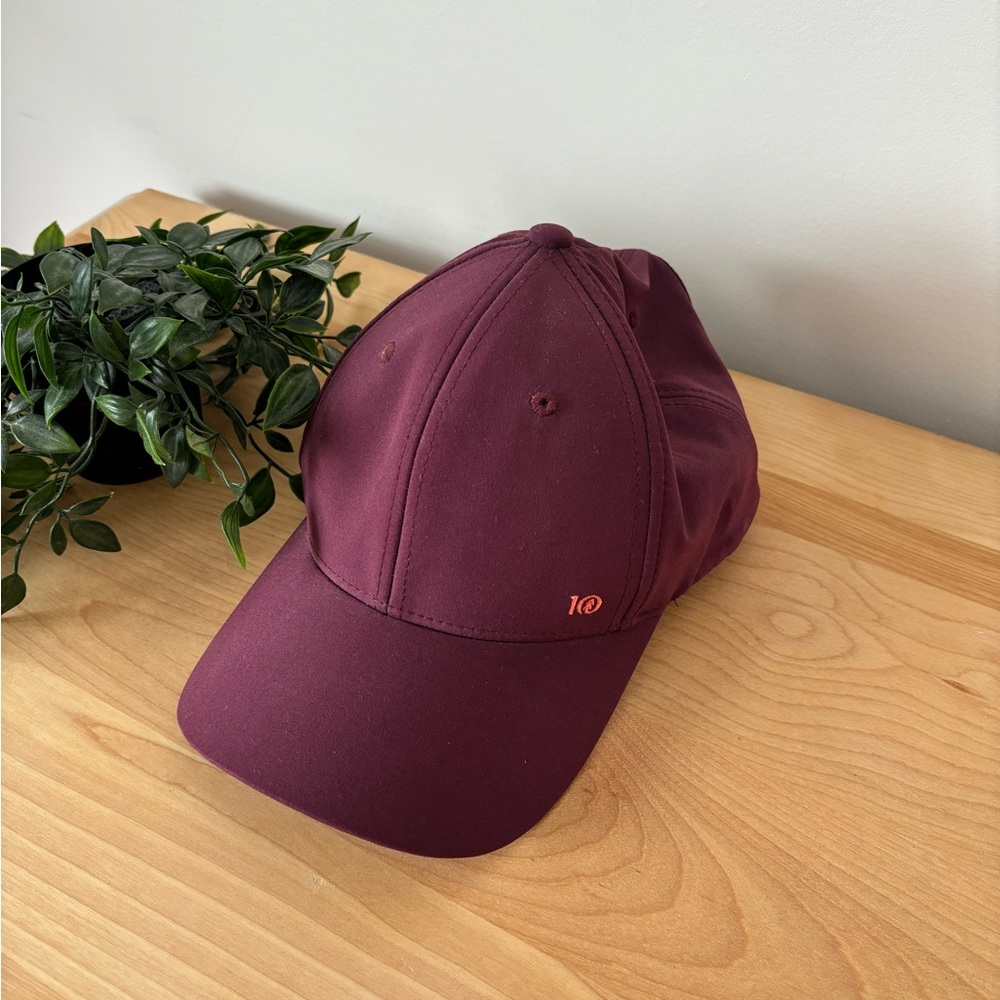 tentree Red Hat Classic Curved Brim